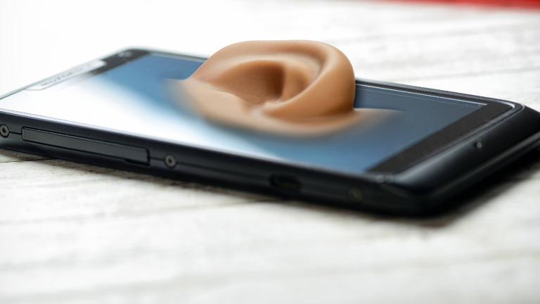 Smartphone mit Ohr