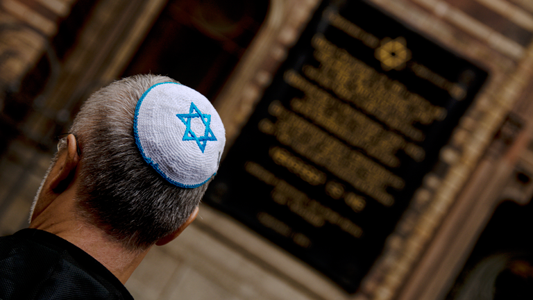 Ein Mann mit einer Kippa