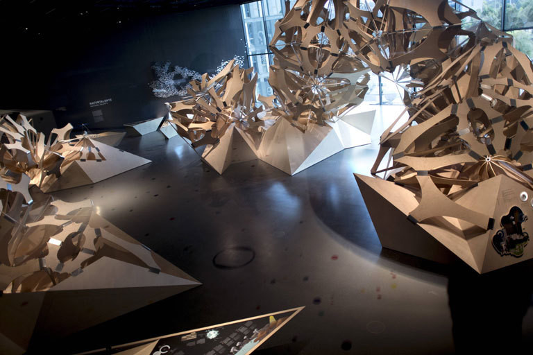 Blick in die Ausstellungshalle des Futuriums. Die Halle ist teils bis zu 13 Metern hoch.