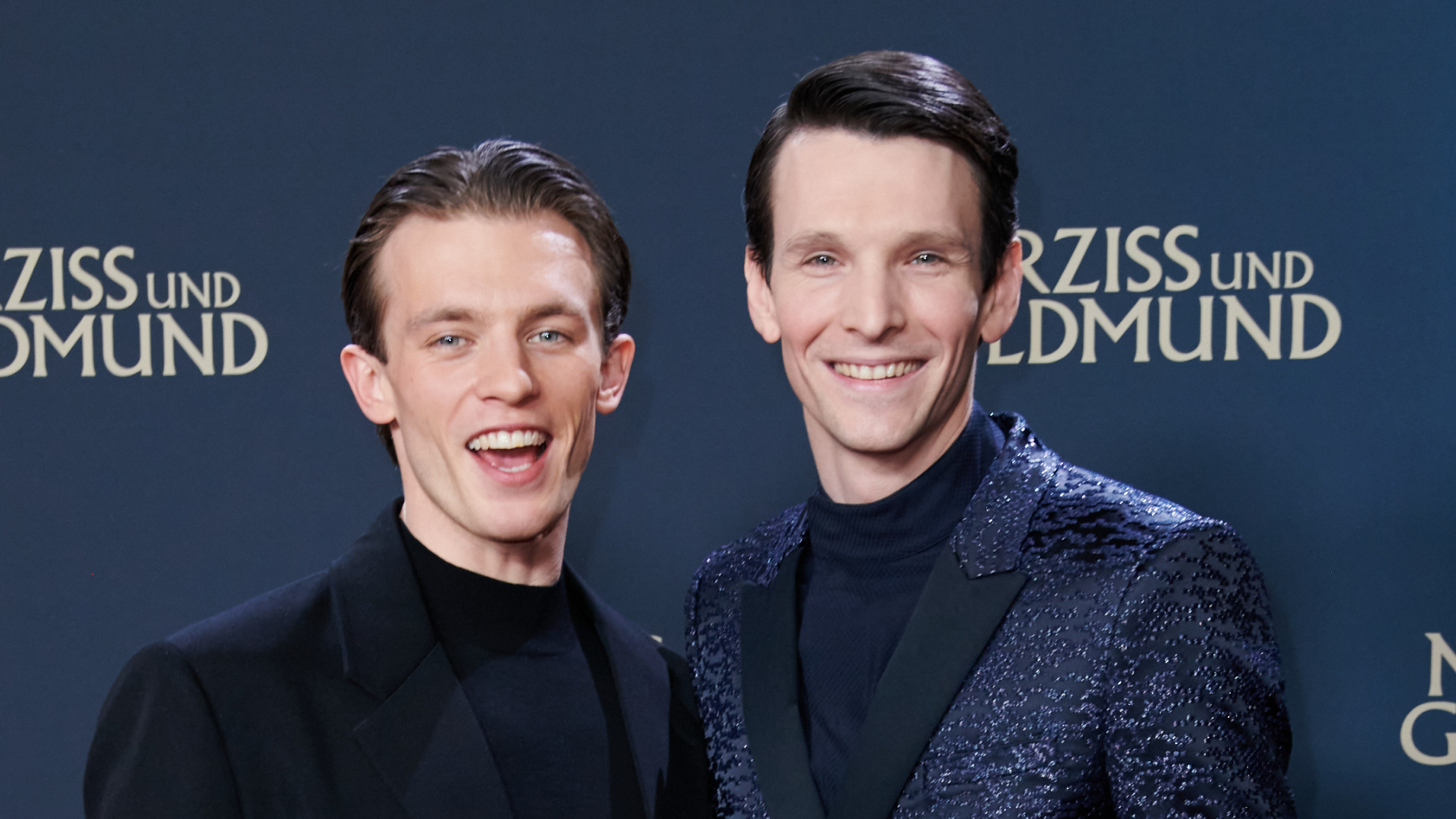 02.03.2020, Berlin: Die Hauptdarsteller Jannis Niewöhner (l) und Sabin Tambrea kommen zur Weltpremiere ihres Filmes "Narziss und Goldmund" in den Zoo Palast.