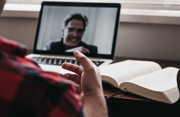 Beim Datenschutz häufig problematisch: Nutzung von Videotelefonie