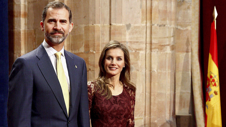 Das Bild vom 25.10.2013 zeigt den spanischen Kronprinzen Felipe de Borbon mit seiner Frau Letizia.