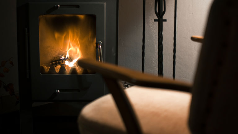 Sessel vor dem Kamin