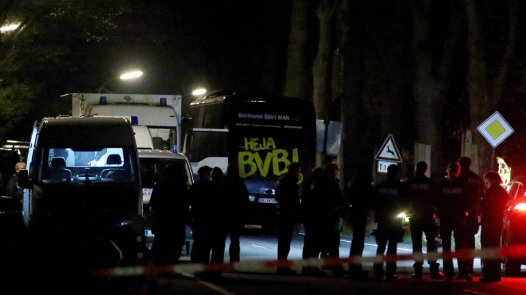 Der Bus des BVB nach dem Anschlag