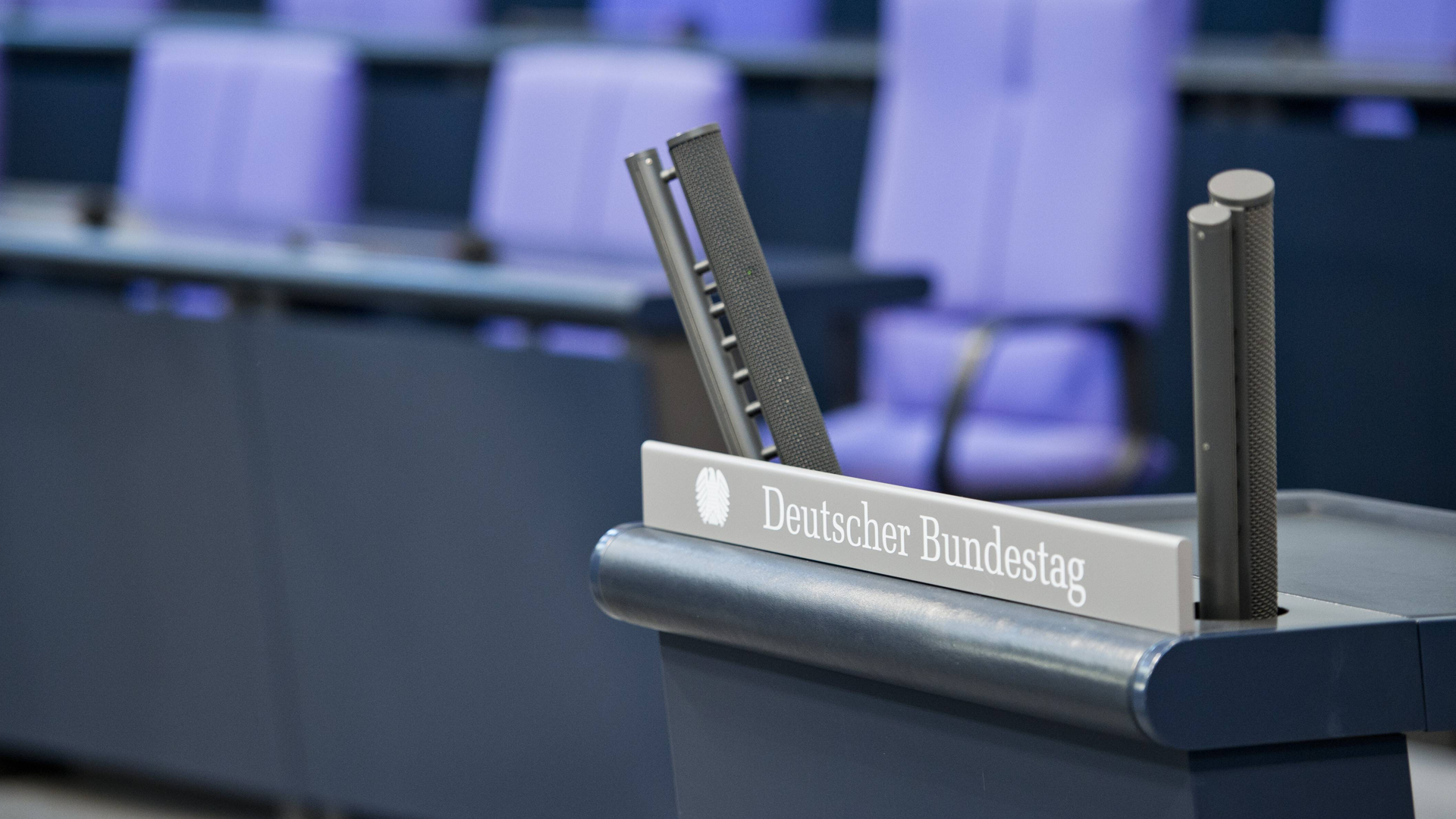 Das Rednerpult im Deutschen Bundestag