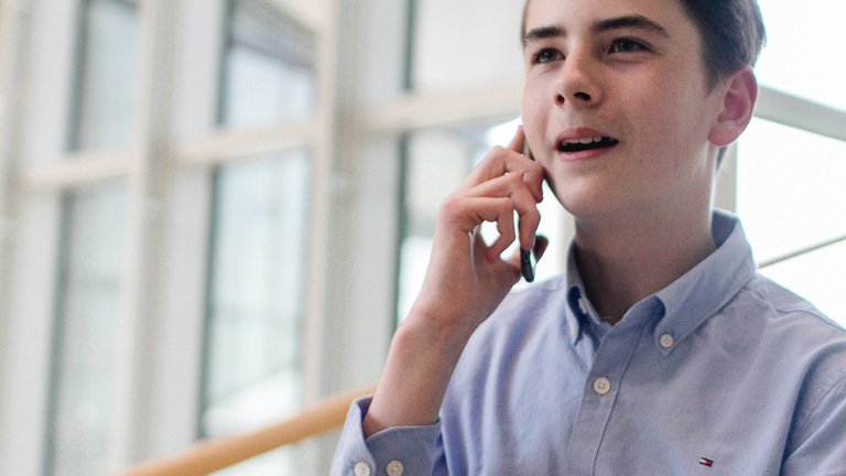 Porträtfoto Lukas Pohland.