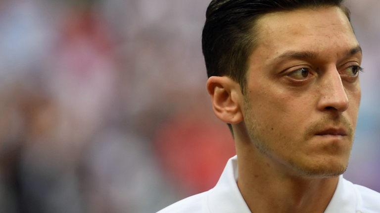 Özil auf dem Fußballfeld.