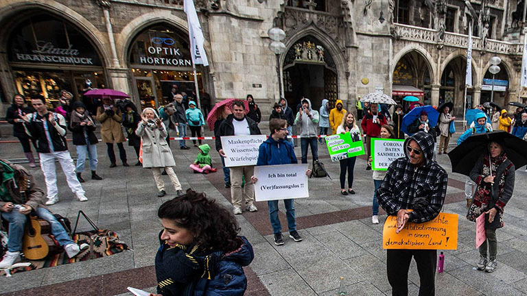 Protest in München gegen die Maßnahmen im Zuge der Corona-Pandemie (02.05.2020)