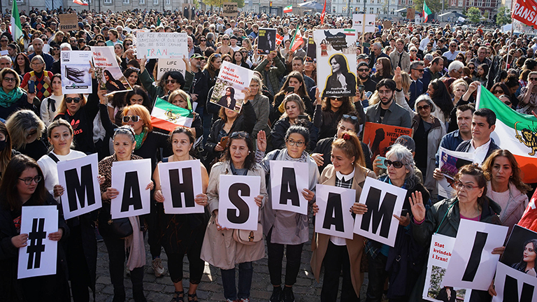 In Kopenhagen, in Dänemark, protestieren Menschen gegen die Regierung in Iran. (24.09.2022)
