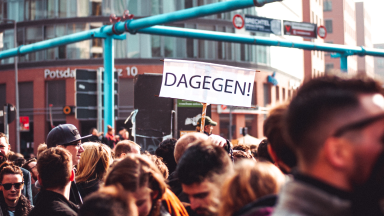 Politische Opposition – hier außerparlamentarisch (Symbolbild)