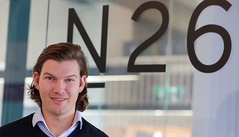 Der Gründer der N26 Bank, der Wiener Valentin Stalf, in den Geschäftsräumen seines Unternehmens
