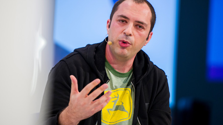 Jan Koum, Gründer und Betreiber des Messaging-Dienstes WhatsApp, spricht am 20.01.2014 in München während der Digital-Life-Design