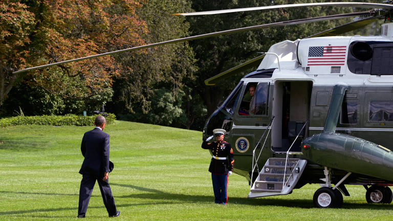 US-Präsident Barack Obama besteigt einen Hubschrauber, um Estland zu reisen.