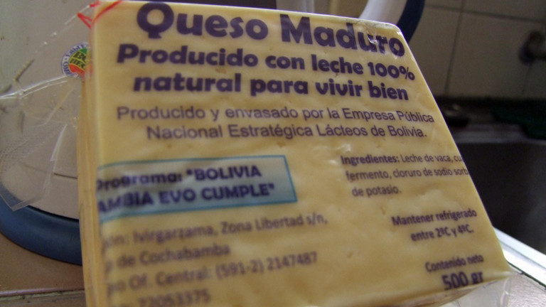 DRadio-Wissen-Reporter Christoph Sterz hat einen Käse in Bolivien gekauft, auf dem steht: Evo hält seine Versprechen.
