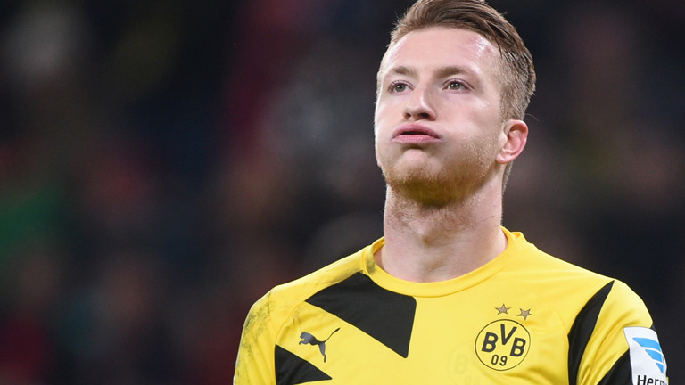 Marco Reus macht eine eher verzweifelte Schnauf-Geste.