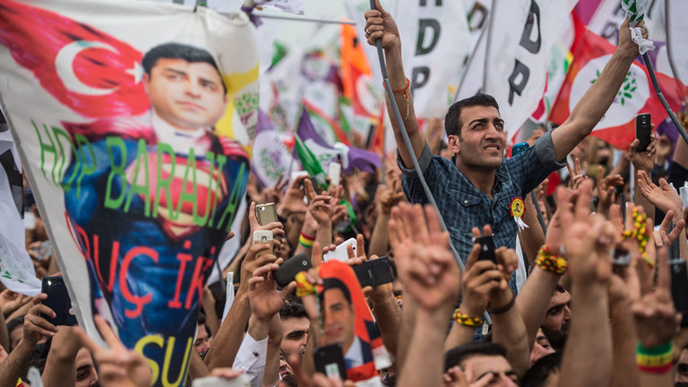 Demonstration für die kurdische Partei HDP am 01.06.2015.