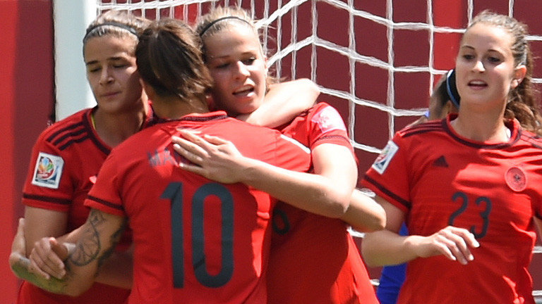 Szene beim Spiel Deutschland gegen Thailand während der Fußball-Frauen-WM 2015; Bild: dpa