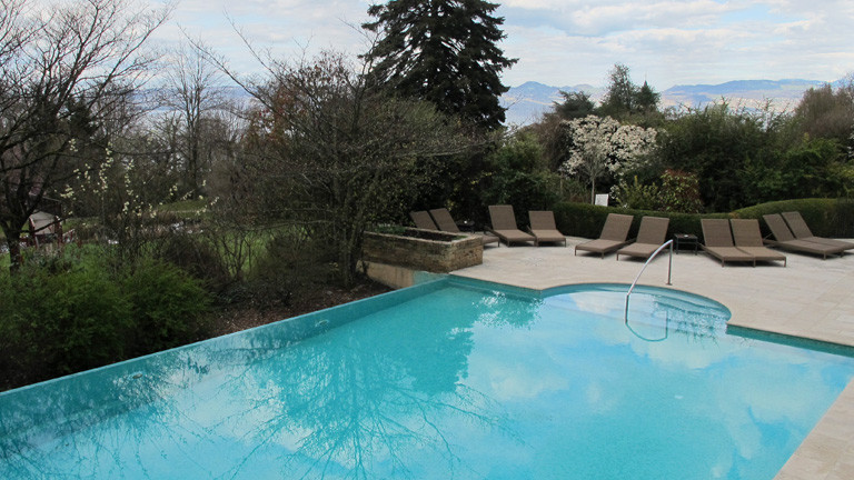 Blick auf den Pool des Hotels Ermitage in Evian-les-Bains, dem Quartier der Nationalelf bei der EM 2016; Foto: dpa