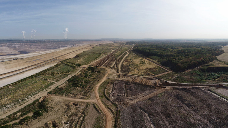 Luftbild Tagebau Hambach und Hambacher Forst