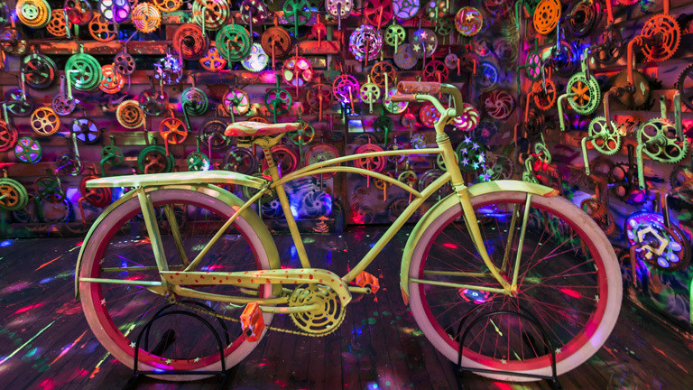 Im Fahrradmuseum im US-amerikanischen Pittsburgh steht ein gelbes Vintage-Fahrrad.