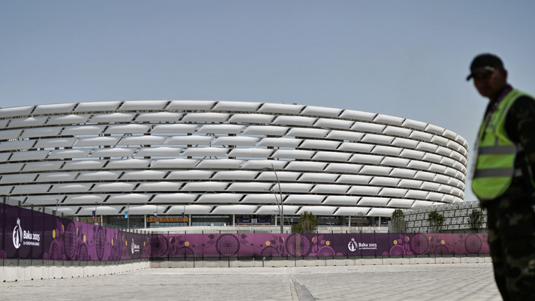 Eine Sicherheitsheitskraft am Olympiastadion von Baku
