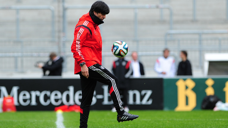 Fussball Training der Deutschen Nationalmannschaft am 12.05.2014 im Millerntor-Stadion in Hamburg Joachim Jogi Löw