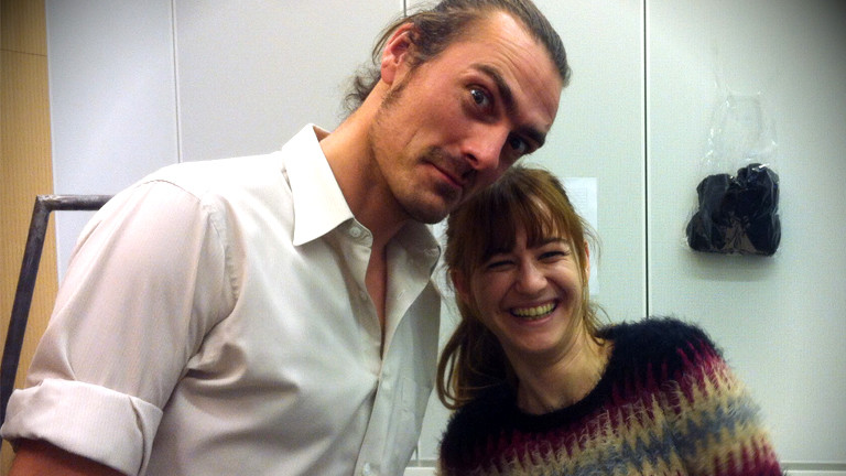 Till Haase und Anna Kohn lachen in die Kamera