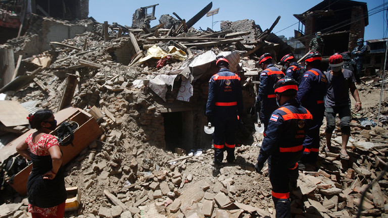 Aufräumarbeiten nach dem Erdbeben in Nepal