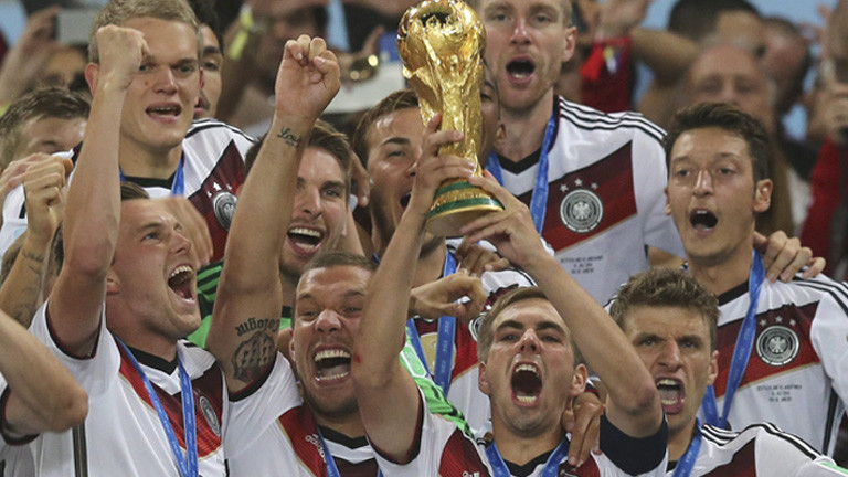 Die Fußball-Nationalelf um Kapitän Philipp Lahm feiert den Titelgewinn bei der Fifa WM 2014.