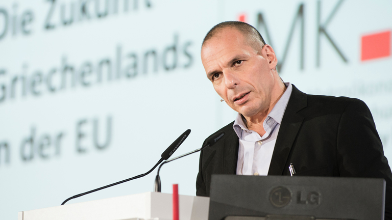 Der griechische Finanzminister, Yanis Varoufakis spricht am 08.06.2015 zum Thema "Zukunft Griechenlands in der EU" bei einer Veranstaltung der Hans-Böckler-Stiftung im Französischen Dom in Berlin.