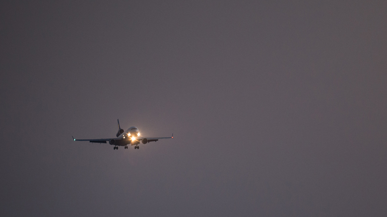 Eine Sondermaschine der Lufthansa landet am 09.06.2015 in Düsseldorf (Nordrhein-Westfalen) auf dem Flughafen.