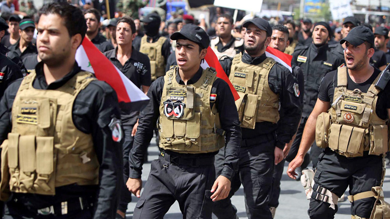 In Bagdad marschieren schiitische Soldaten am 21.06.2014 durch die Straßen.