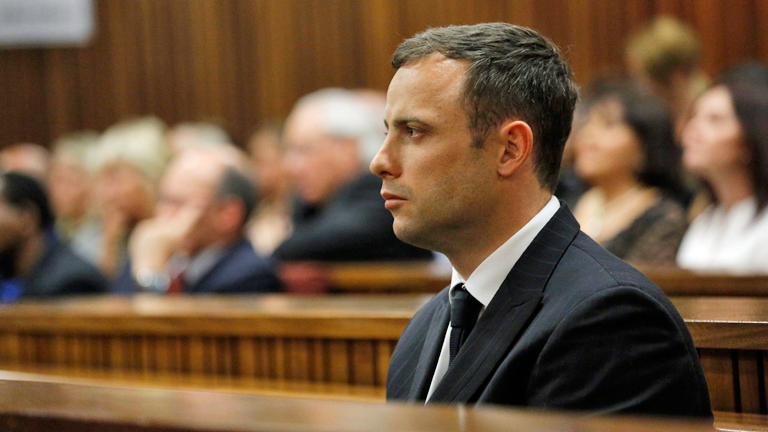 Der Sportler Oscar Pistorius erwartet im Gerichtssaal am 11.09.2014 das Urteil gegen ihn.