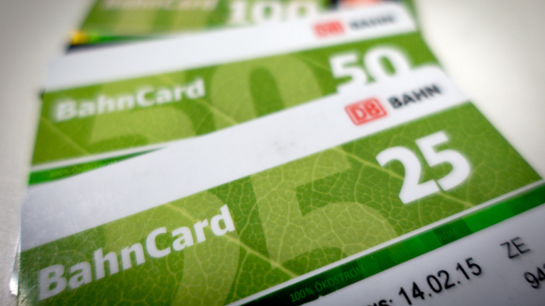 BahnCards 25, 50 und 100 sind am 04.12.2014 zu sehen.