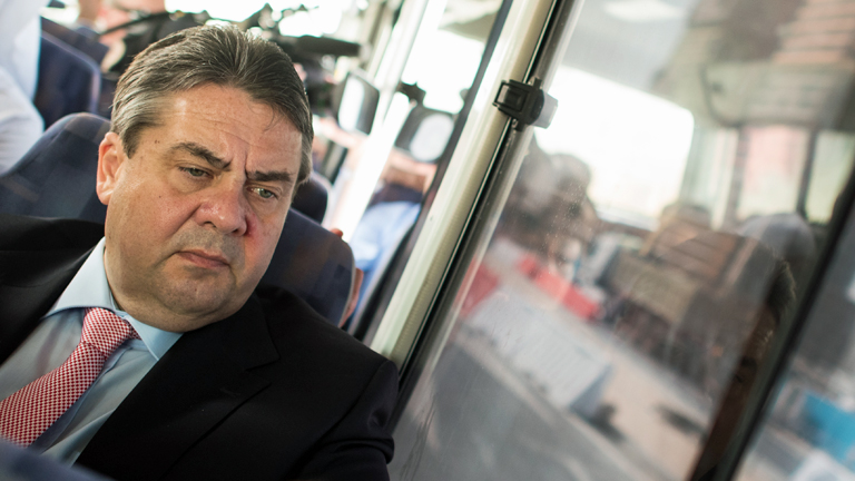 Bundeswirtschaftsminister Sigmar Gabriel (SPD) besichtigt am 10.03.2015 das Urbanisierungsprojekt Lusail City in Doha (Katar)