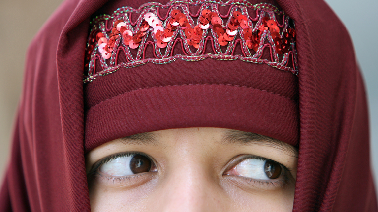 Ein Kopftuch trägt diese muslimische Frau in Frankfurt am Main.