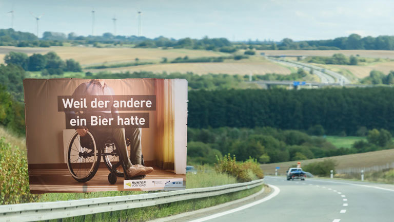 Autobahnplakate Kampagne Verkehrssicherheit
