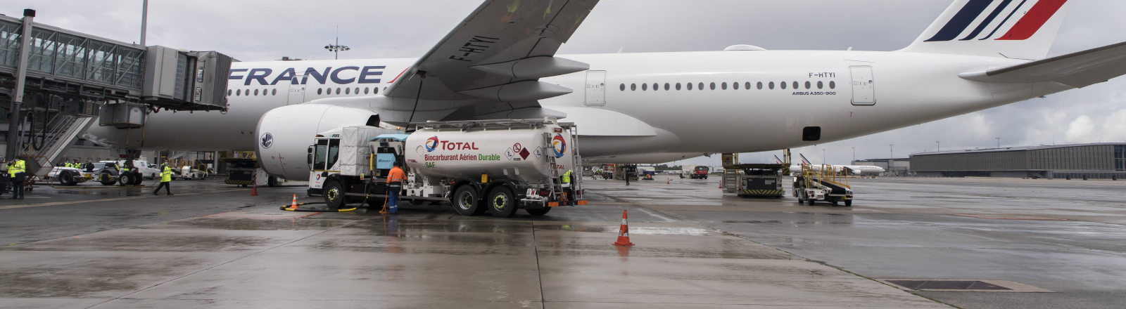 Air-France-Maschine, betankt mit 16 Prozent Biotreibstoff, am 18.05.2021 auf dem Rollfeld des Flughafens Charles de Gaulle in Paris