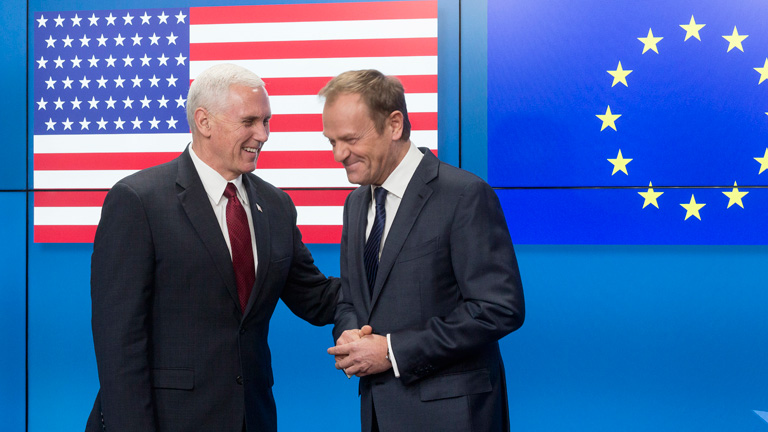 Mike Pence mit Donald Tusk