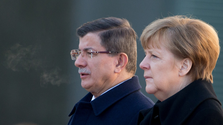 Bundeskanzlerin Angela Merkel empfängt in Berlin den Ministerpräsidenten der Türkei, Ahmet Davutoglu