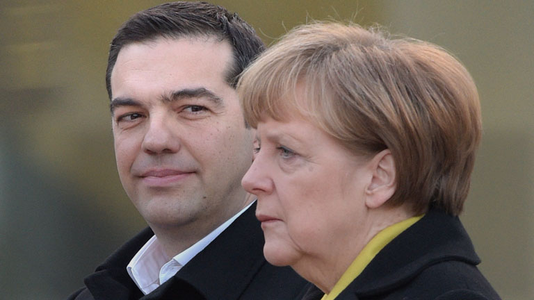 Bundeskanzlerin Angela Merkel (CDU) empfängt den griechischen Ministerpräsidenten Alexis Tsipras am 23.03.2015 zu seinem Antrittsbesuch in Berlin vor dem Bundeskanzleramt mit militärischen Ehren.