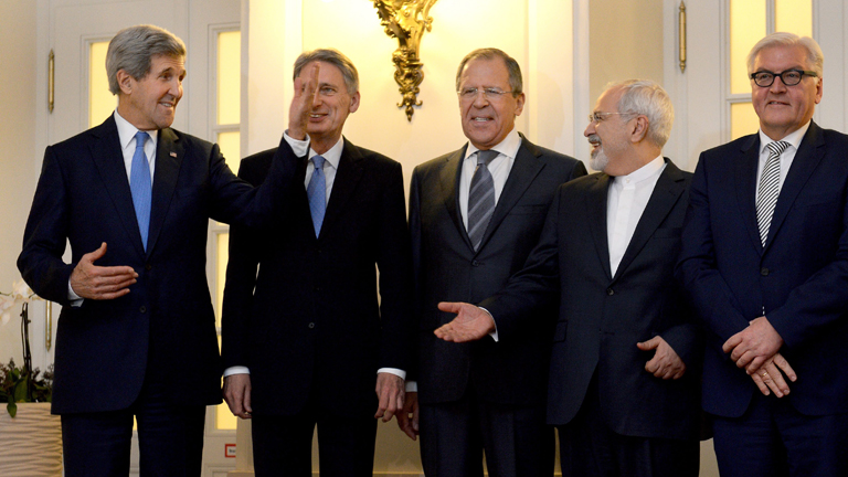 US-Außenminister John Kerry, der britische Außenminister Philip Hammond, sein russischer Kollege Sergei Lavrov, der iranische Außenminister Mohammad Javad Zarif und der deutsche Außenminister Frank-Walter Steinmeier in Wien.