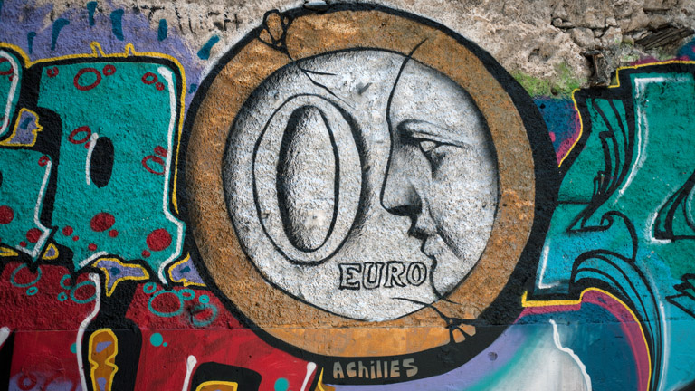 Ein Grafitto zeigt in Athen eine 0-Euro-Münze
