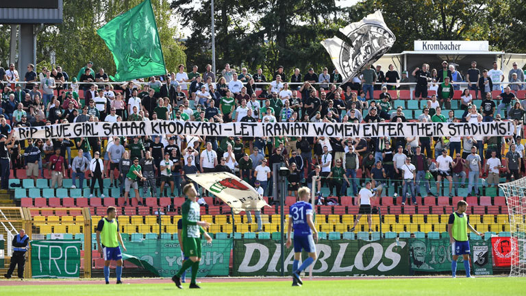 Banner deutsches Stadion Support Iranian Women