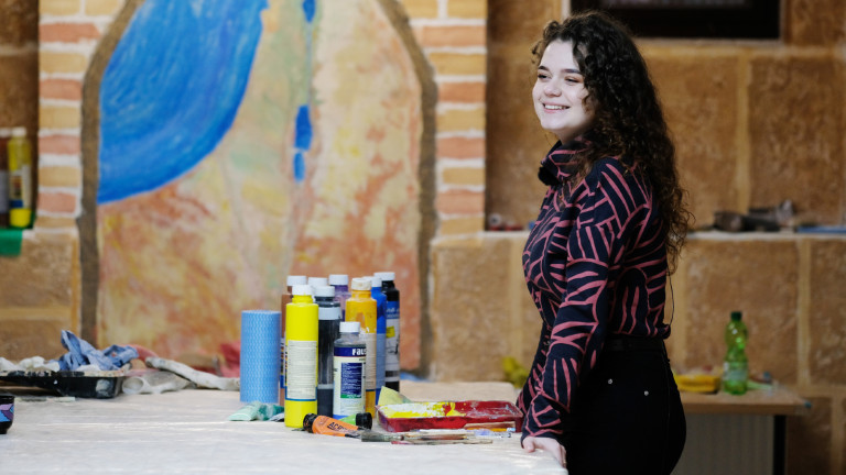 Lidia Edel in der Werkstatt der Synagoge in Halle.