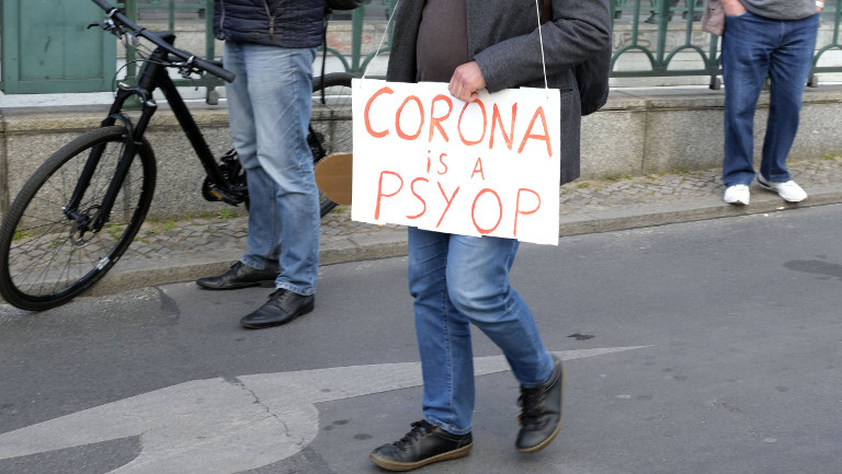 Verschwörungsgläubiger während der sogenannten 6. Hygienedemo am 01.05.2020 in Berlin