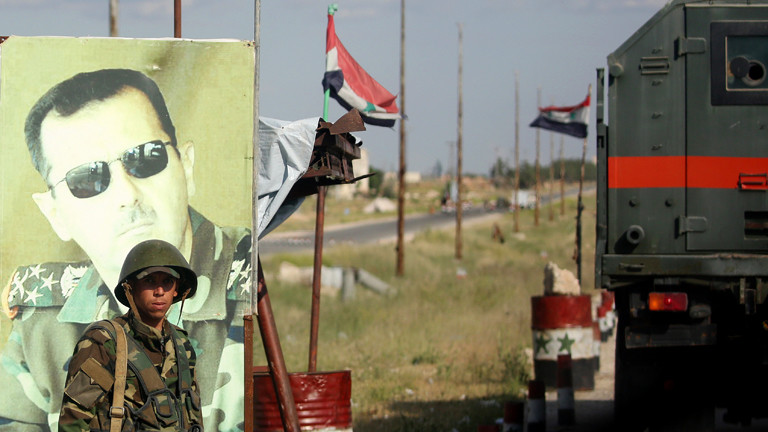 Soldat vor Assad-Plakat