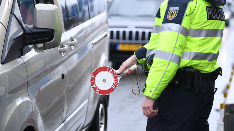 Verstärkte Grenzkontrollen der Bayerischen Bereitschaftspolizei und Bundespolizei am 14.03.2019 an der deutsch-österreichischen Grenze am Grenzübergang Walserberg