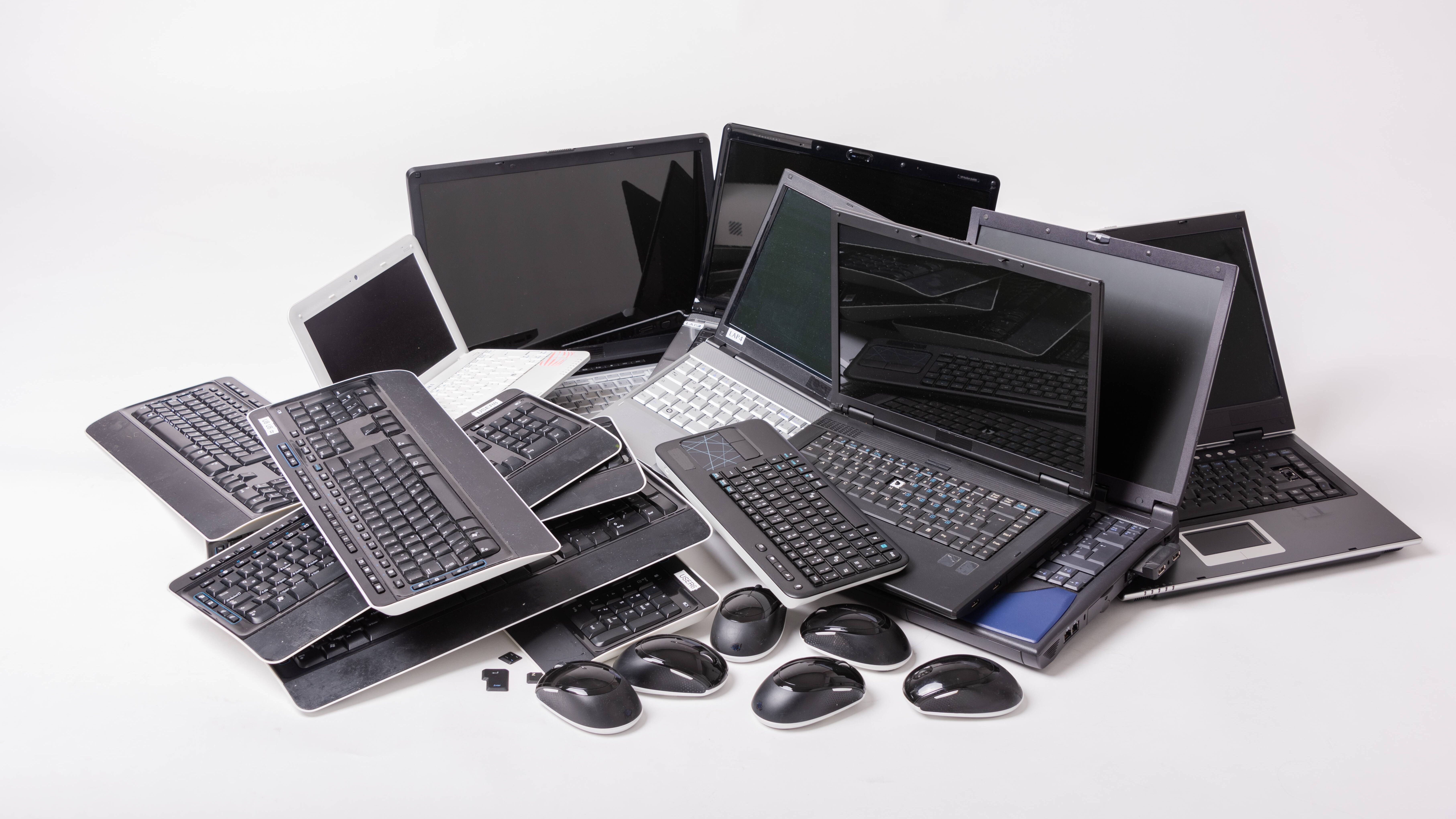 Ausgemusterte Laptops zur Entsorgung