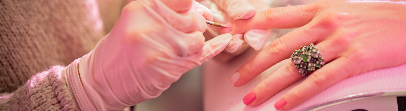 Zu Besuch in einem Nagelstudio